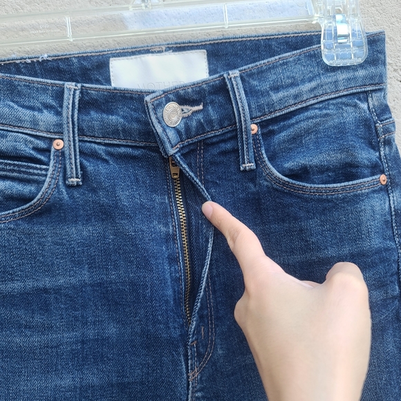 MOTHER Superior | The Dazzler Ankle Fray Jeans in Painfully Obvious Size 24 - Picture 4 of 12